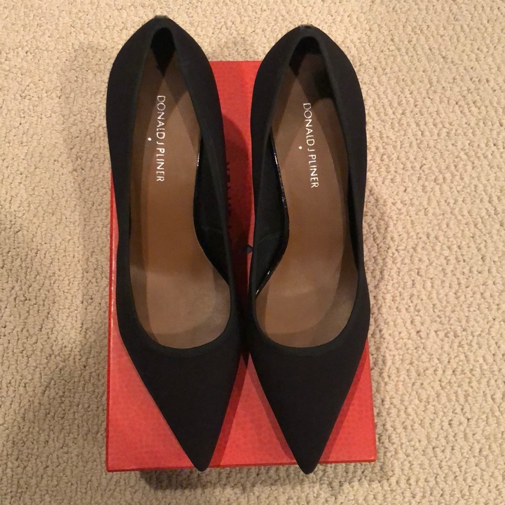 Donald J Pliner Black Crepe Elastic Heels 10M